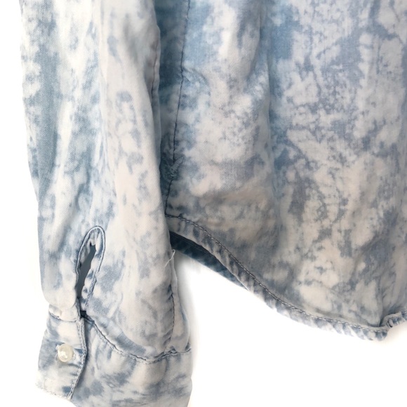 AEO Bleached Chambray Denim Button Up Shirt - Picture 5 of 7